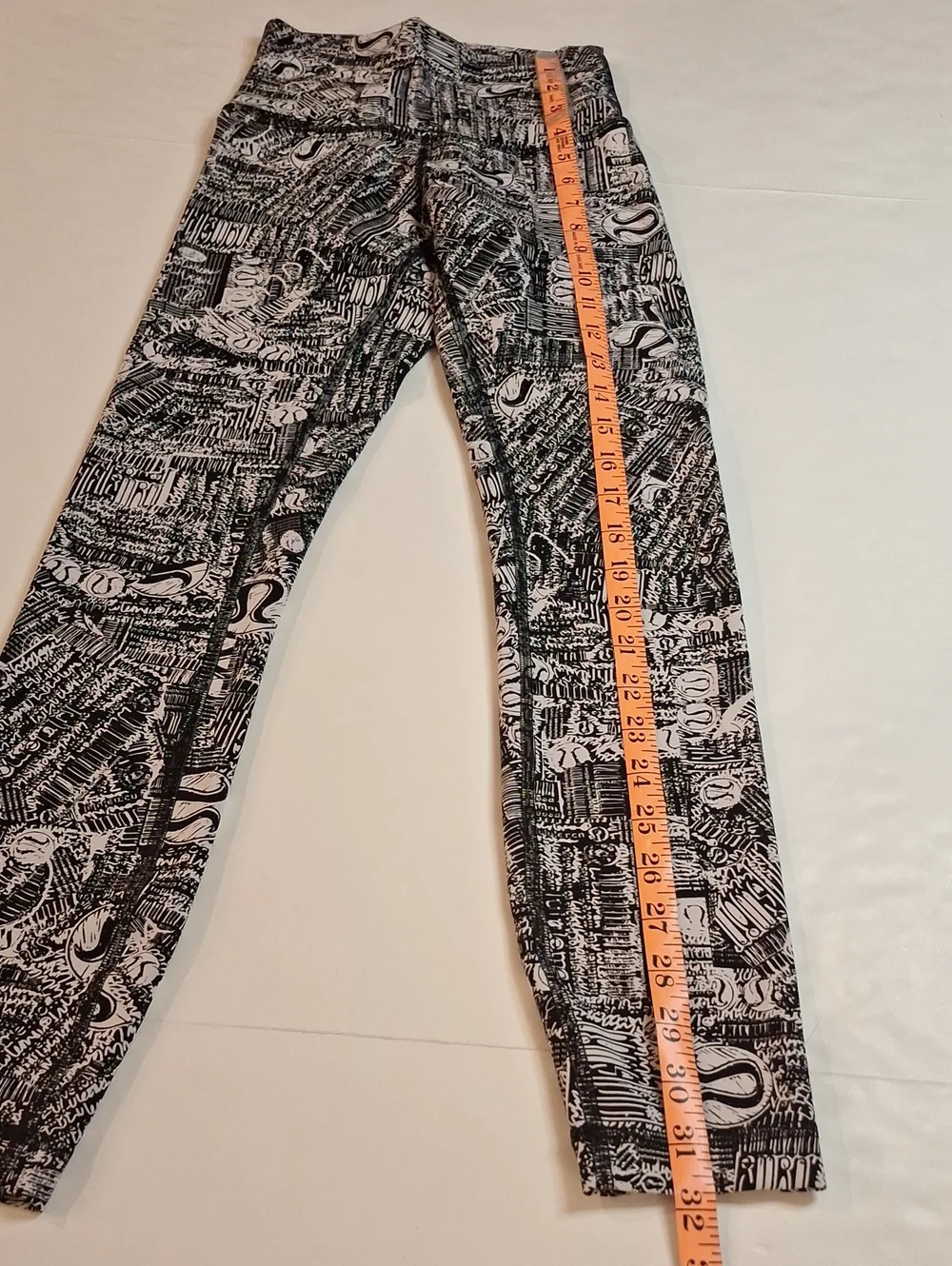 #908 Lululemon leggings size 2